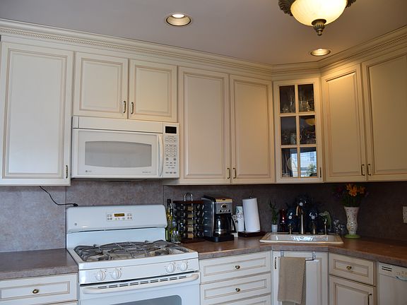 Eat In Kitchen