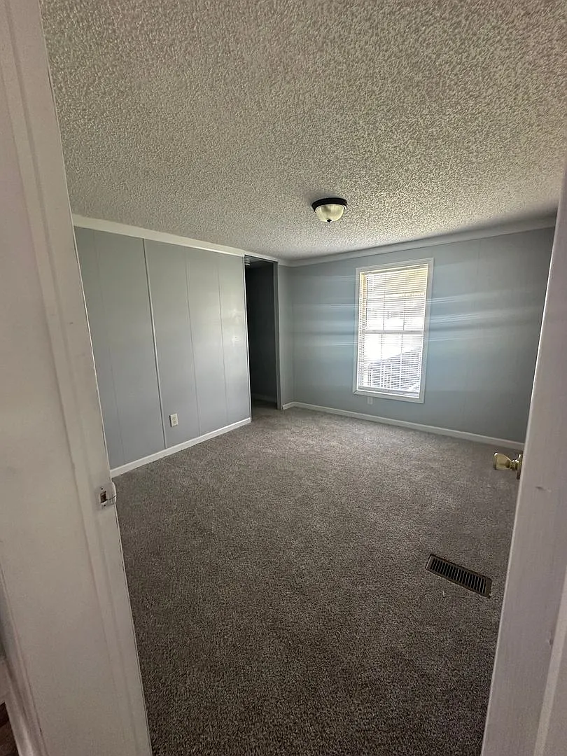 3 Bed 2 Bath Home For Rent — Photo 4