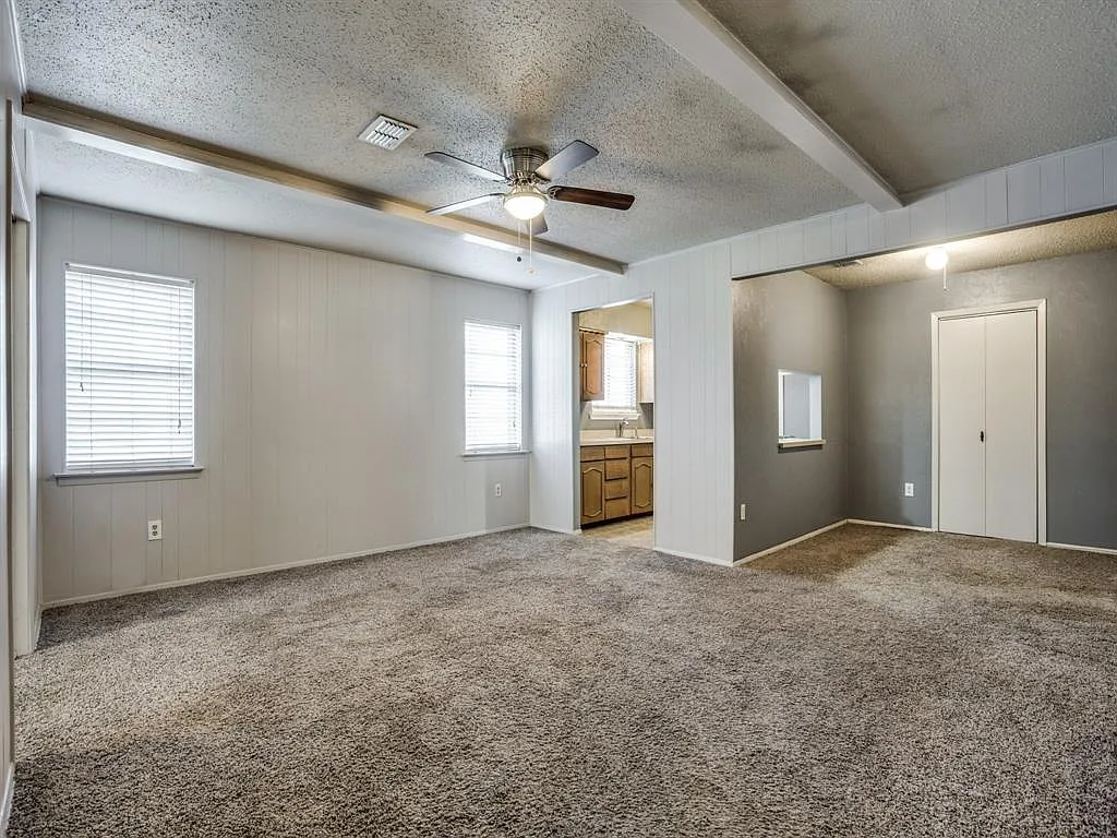 3 bed, 1376 sqft, $2,200 — Photo 2