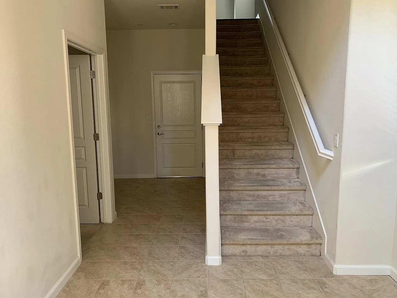 501 Jetty Dr — Photo 2