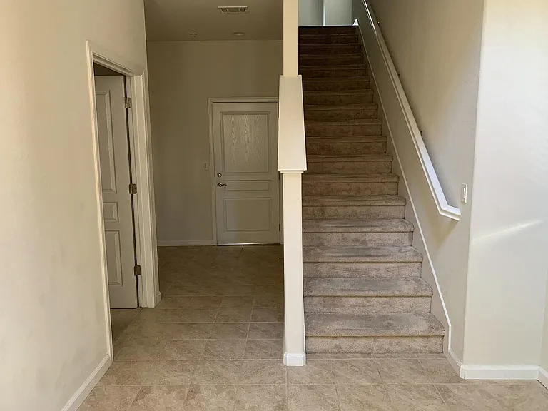 501 Jetty Dr — Photo 2
