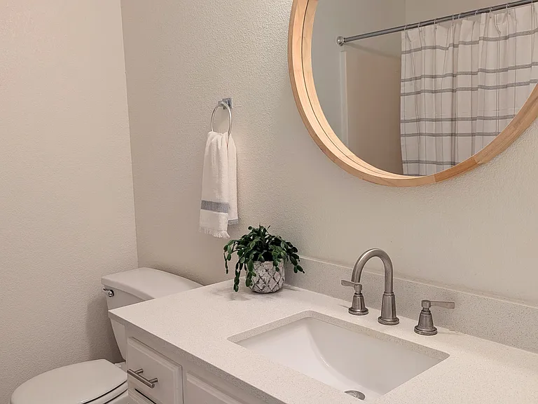 Hallway full bath