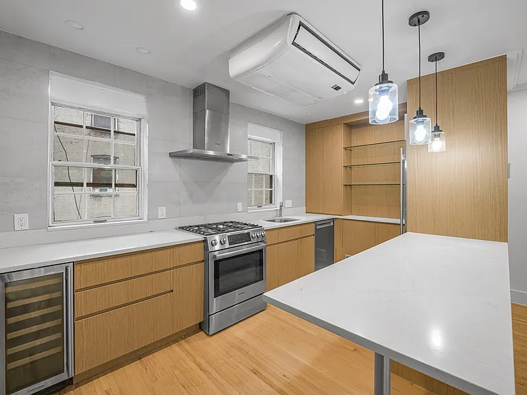 19 1st Ave #3 — Photo 6