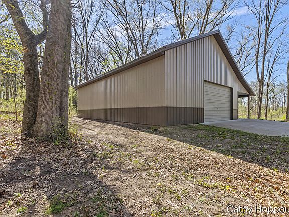 4th image of 1057 W Tuttle Rd
