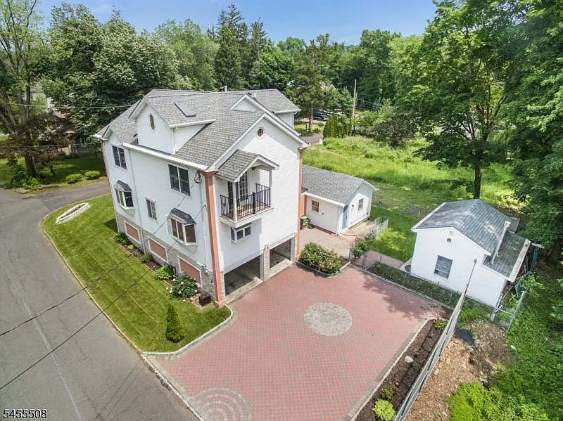 4 bed, 3.5 bath, 2398 sqft, $4,500 — Photo 3