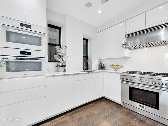 3rd image of 157 W 79th St #8CD