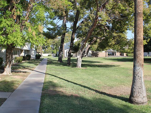 4th image of 717 E Vaughn Dr