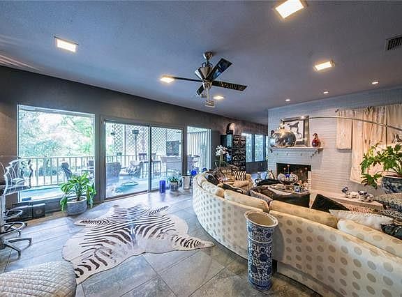 3rd image of 8721 Overland Dr