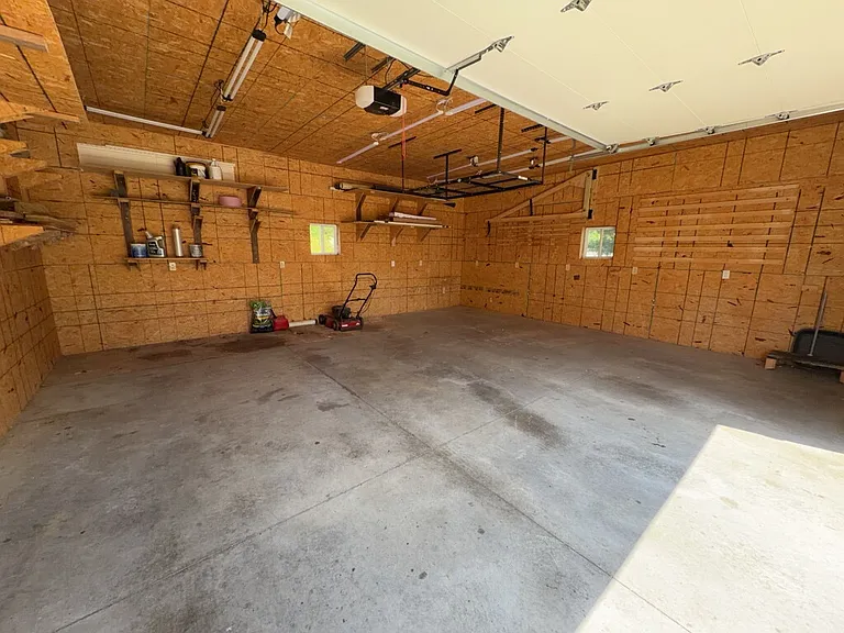 464 Cloverdale Ave — Photo 13