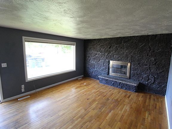 3rd image of 7011 N Normandie St