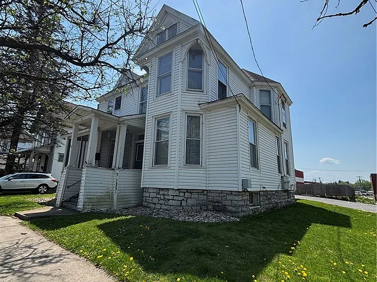 117 N School St — Photo 1