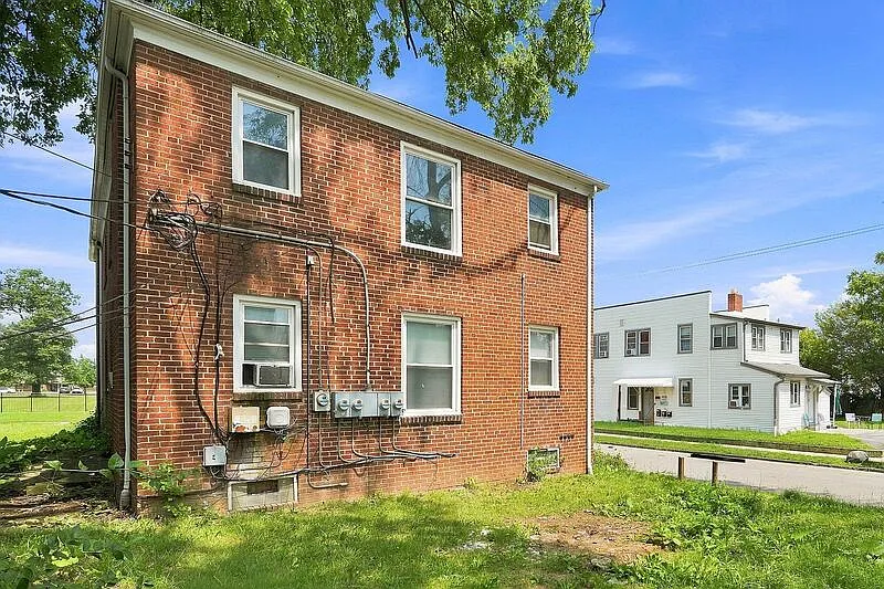1 bed, 1.0 bath, $1,100 — Photo 3