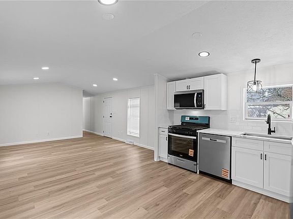 3rd image of 38 Torch Ln