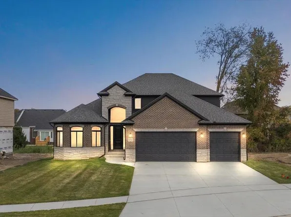 50352 Mistwood Dr, Macomb, MI 48042