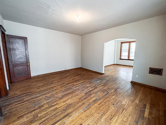 5th image of 4234 Dewey Ave Floor 2