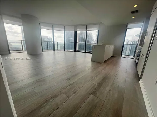45 SW 9th St APT 3703, Miami, FL 33130