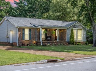 928 Harpeth Bend Dr, Nashville, TN 37221