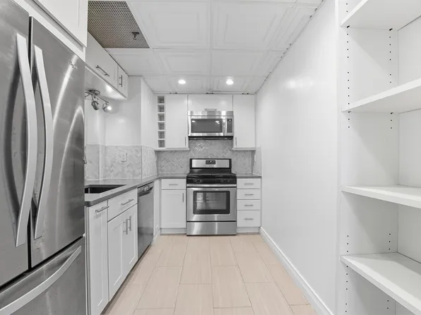 227 Christopher Columbus Drive image 16 of 20