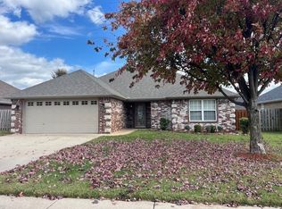 6007 S 39th St, Rogers, AR 72758
