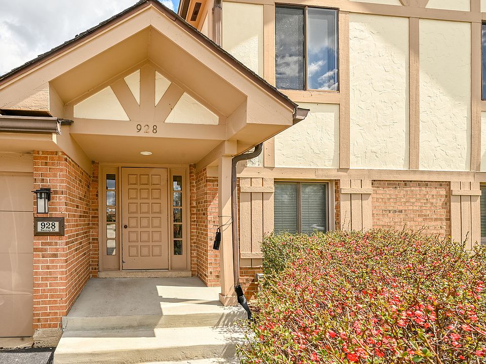 1st image of 928 Surrey Dr APT 2A