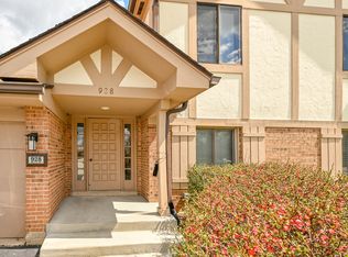 928 Surrey Dr APT 2A, Schaumburg, IL 60193