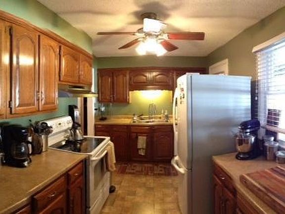 3rd image of 106 Rebecca Ln