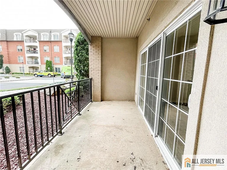 105 Regency Pl — Photo 15
