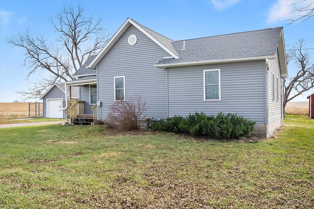 3037 Swan Lake Rd NE — Photo 3