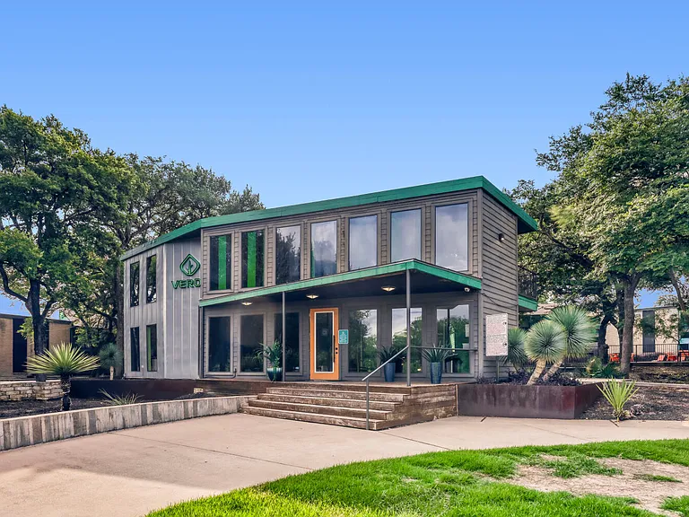 Verde Apartments — Photo 17