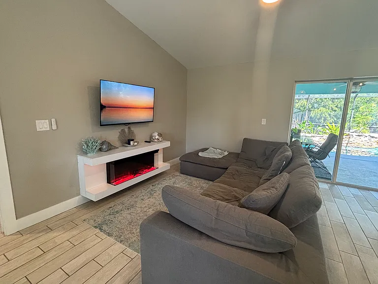 5748 Linden Ln — Photo 15