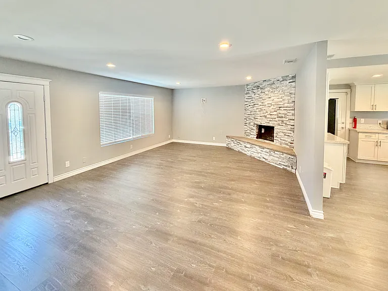 1017 W Casmalia St — Photo 23