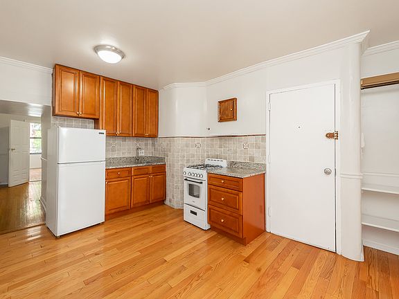 4th image of 1586 York Ave APT 2