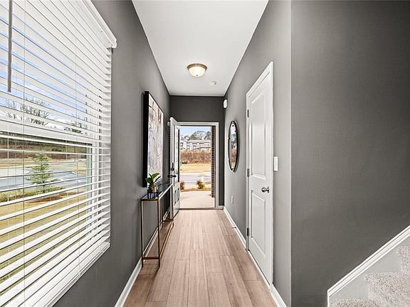 5th image of 241 Epping St #88