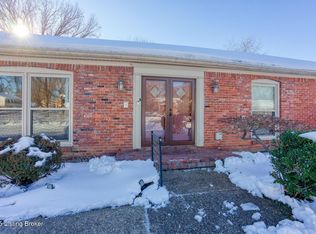 320 Brentford Ct, Douglass Hills, KY
