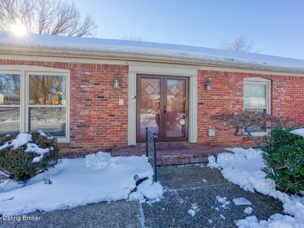 320 Brentford Ct, Douglass Hills, KY 40243