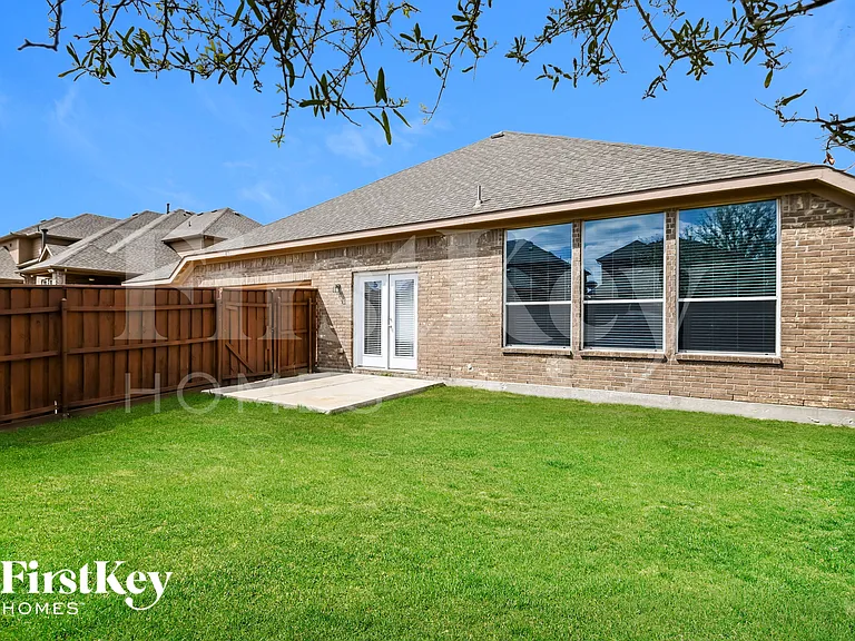 824 Trailwood Dr — Photo 15