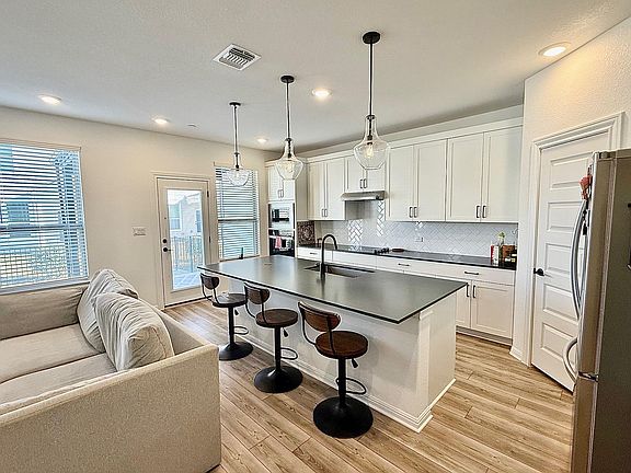 4th image of 2725 Woodall Dr Unit 1401