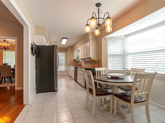 2nd image of 2421 Teakwood Ln