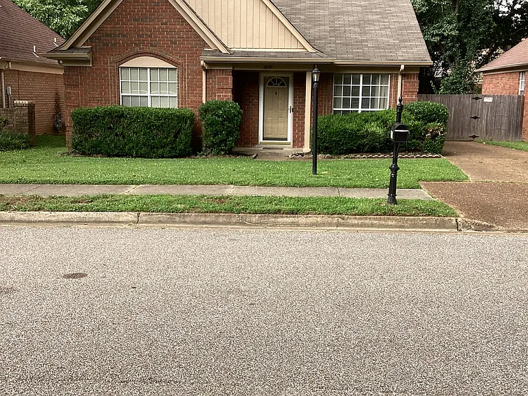 3091 Ultragreen Ln — Photo 1