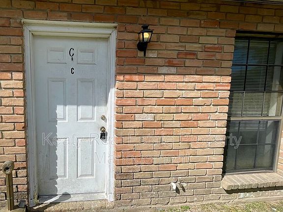2nd image of 118 Country Ln #C