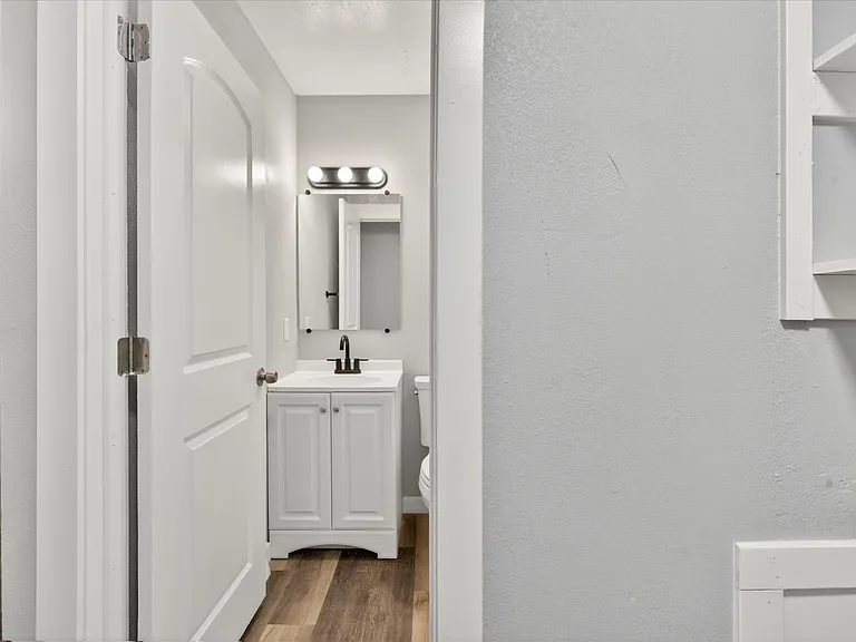 759 Howland Ave #B — Photo 10