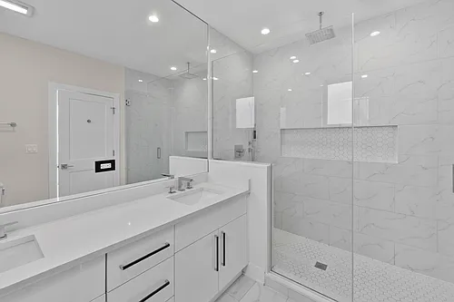 1837 S Canalport Ave #2W Photo 1 1837 S Canalport Ave #2W Photo 1