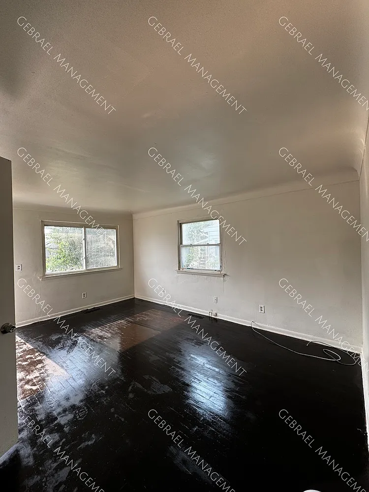 1413 Mann — Photo 2