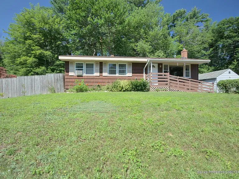 8 Williams Dr — Photo 1