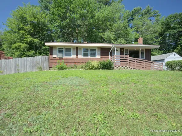 8 Williams Dr, Topsham, ME 04086