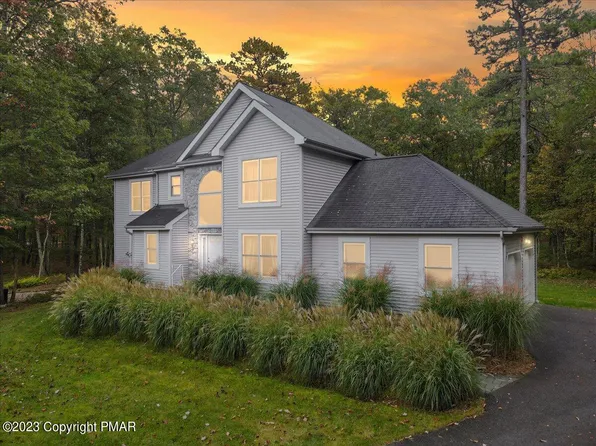 503 Bombur Ln, Tamiment, PA 18371