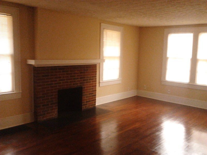http://www.propertyboss.net/CustomerImages/DKREALTY_91486/media/Properties/Whites%20Mill%20Rd%202217%20BOH\/zsmall_IMG_20130204_154828.jpg