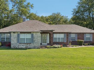 5920 Lake Dr, Mounds, OK 74047