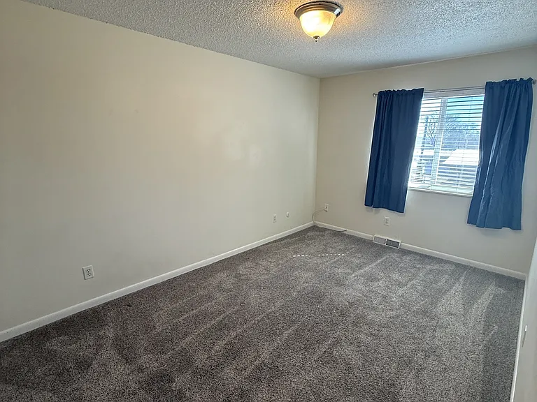 3405 W 16th Street Rd #1 — Photo 2