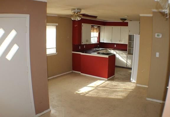 5th image of 901 S Hartford Ave